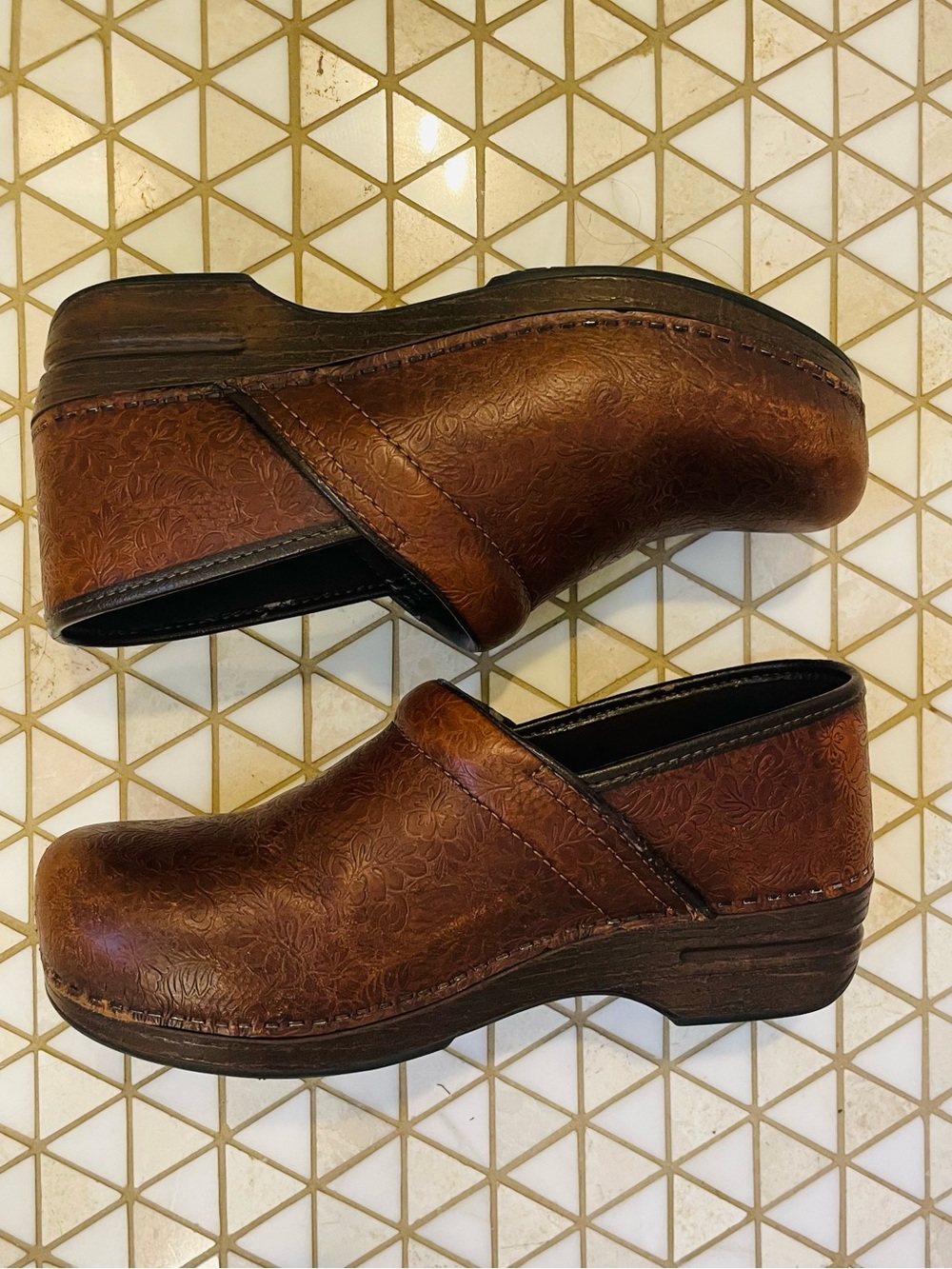 Dansko XP Clogs Floral Tooled Leather Brown Women’s Size 40 EU